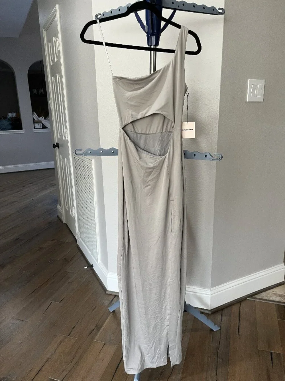 Superdown Erla Cutout Maxi Dress - Picture 4 of 5